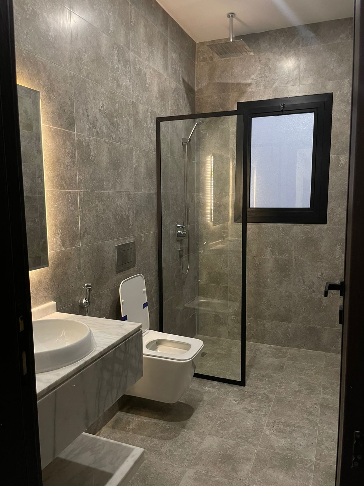 🏙️ **Luxury Apartment for Rent - Prime Capital Location**  